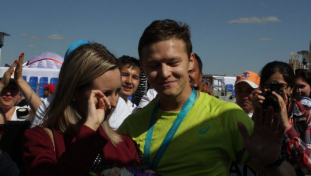 Участник астанинского марафона сделал предложение своей девушке на финише