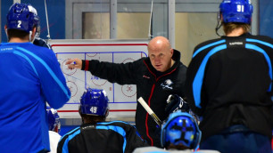 Новый тренер "Барыса" Эдуард Занковец рассказал о задачах хоккеистов команды