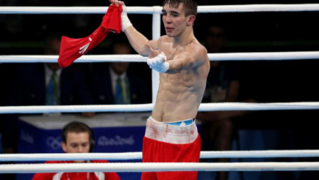 Показавший средний палец судьям на ОИ-2016 ирландский боксер перешел в профессионалы