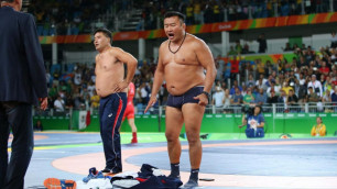 Устроившие стриптиз на ОИ-2016 в знак протеста монгольские тренеры получили три года дисквалификации