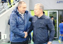 Владимир Муханов (справа). Фото пресс-службы "Окжетпеса"