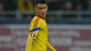 Капитан сборной Румынии покинул поле на носилках в матче с Казахстаном