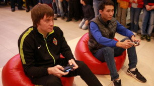 Андрей Аршавин и Владимир Плотников сыграли в FIFA 17 против болельщиков