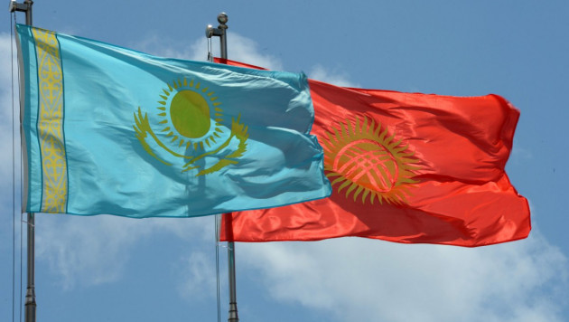 На чемпионате мира среди студентов по борьбе перепутали флаги Казахстана и Кыргызстана