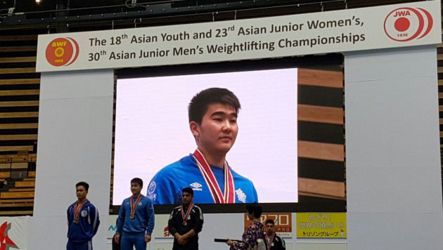 Юные штангисты из Казахстана выиграли три золотые медали на чемпионате Азии 