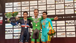 Султанмурат Миралиев (крайний справа). Фото с сайта сycling.kz