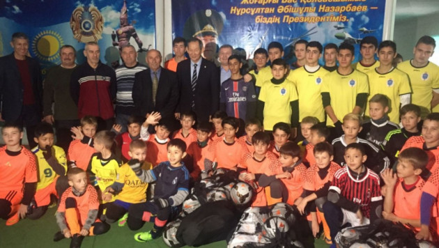 Сеильда Байшаков посетил юных футболистов в селе Панфилов