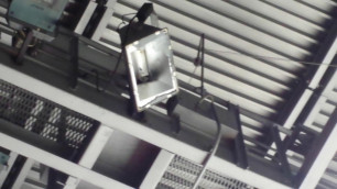 Во время матча КХЛ на арене взорвался прожектор