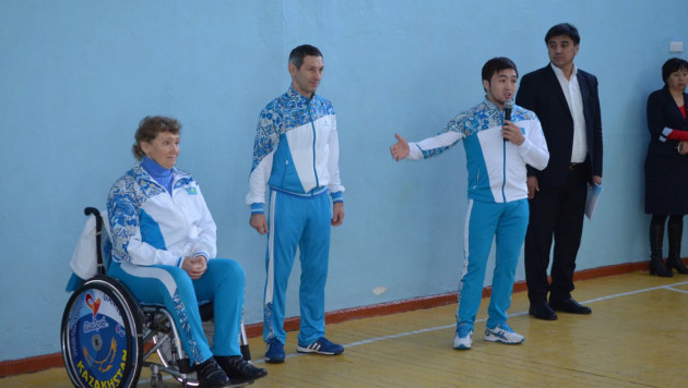 Серебряный призер Олимпиады Елдос Сметов провел урок физкультуры в родной школе