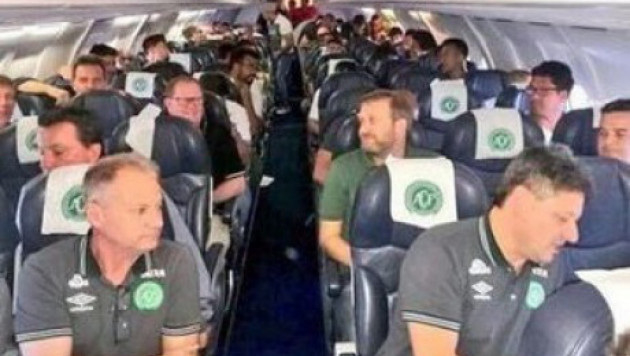 Появилось видео из разбившегося самолета с бразильскими футболистами