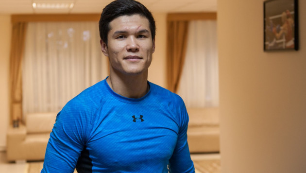 Елеусинов проиграл узбеку за звание лучшего боксера 2016 года