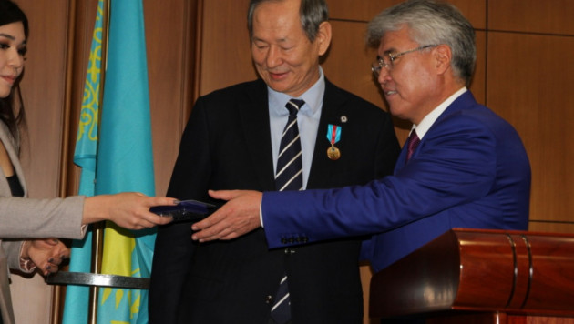 Президент ФФК награжден юбилейной медалью "25 лет Независимости Республики Казахстан"