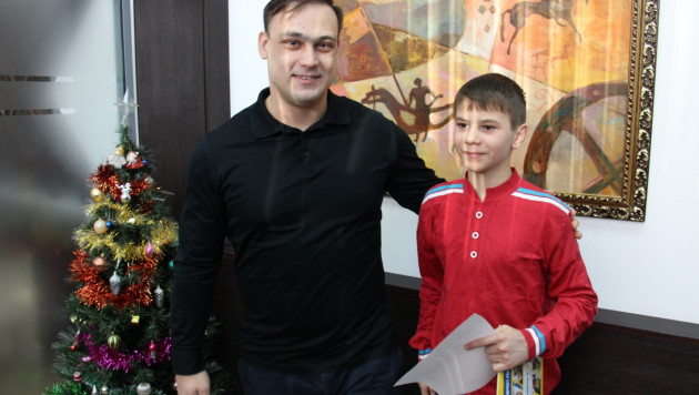Илья Ильин открыл образовательный депозит на имя воспитанника детского дома