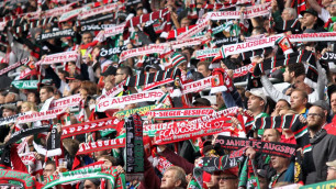Фанаты "Аугсбурга". Фото с официального сайта клуба 