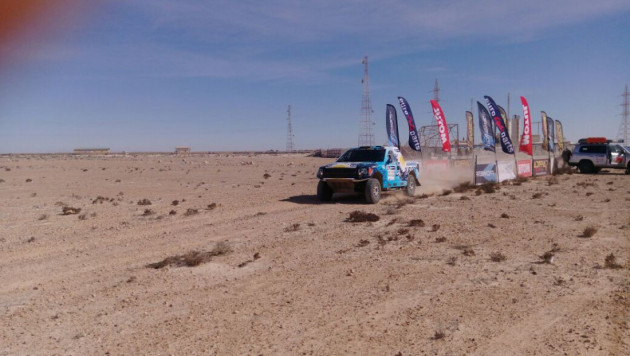 Экипаж Off Road Kazakhstan вошел в Топ-5 в абсолютном зачете ралли Africa Eco Race-2017 после пятого этапа
