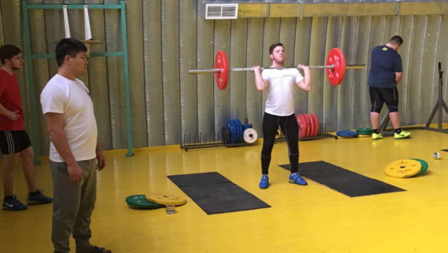 Сборная Казахстана по тяжелой атлетике приступила к первым сборам