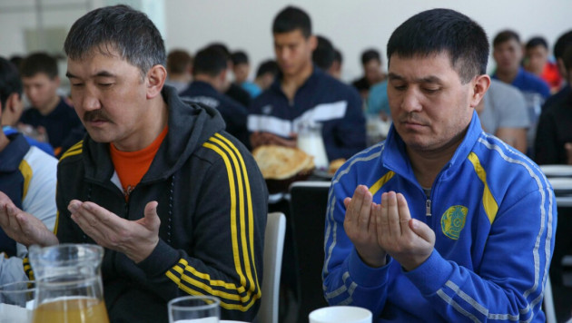Ветераны казахстанского бокса дали бата национальной сборной