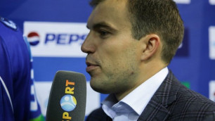 Комментатор Александр Олейник впервые после скандального увольнения работает на матче "Барыса"