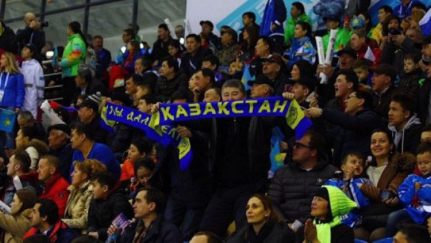 Маленький болельщик казахстанских хоккеистов с финала Универсиады растрогал Казнет 