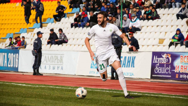 В интернете появилось фото контракта с зарплатой экс-игрока "Атырау" с сербским клубом