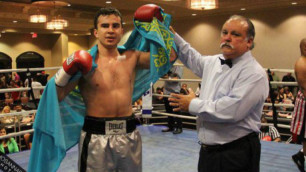 Казахстанский боксер Ахмедиев в третий раз за два года победил одного соперника