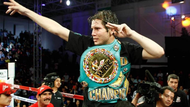 Экс-чемпион WBC назвал причину, почему "Канело" выбрал Чавеса-младшего вместо Головкина