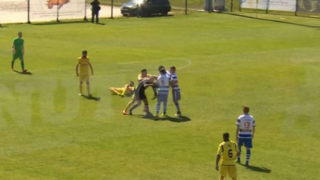 Португальский футболист ударом коленом в голову нокаутировал судью за красную карточку