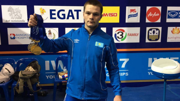 Казахстанский тяжелоатлет завоевал "золото" на чемпионате мира среди юношей