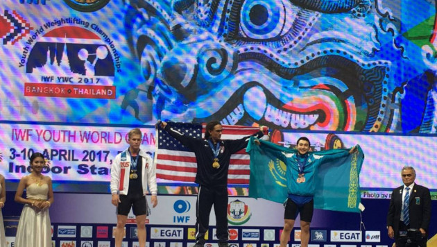 Казахстанский тяжелоатлет завоевал "бронзу" на чемпионате мира среди юношей