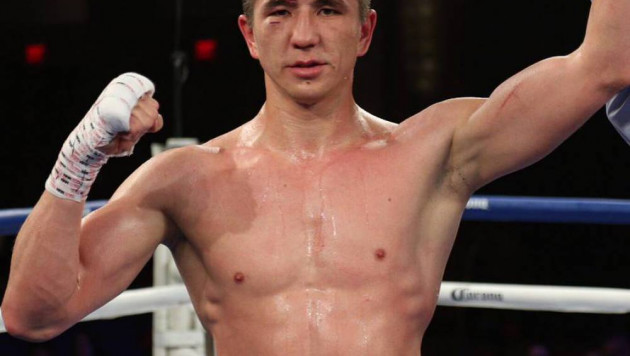 Казахстанский боксер Ашкеев рассказал о сечке, крови и нокауте во время боя в США