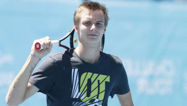 Казахстанский теннисист Бублик потроллил Федерера и Маррея