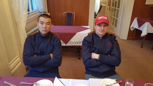 Казахстанские боксеры Ешенов и Журавский прибыли в Англию на титульные бои