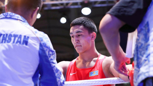 Казахстанец Аманкул проиграл узбекскому боксеру в полуфинале ЧА-2017 из-за досрочной остановки боя