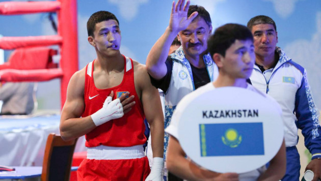 Тренер Аманкула рассказал о его ошибках в бою с узбекским боксером на ЧА-2017
