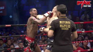 Два бойца одновременно отправили друг друга в нокдаун на турнире по тайскому боксу