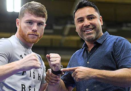 Сауль "Канело" Альварес и Оскар Де Ла Хойя. Фото с сайта boxingscene.com