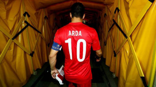 Арда Туран завершил карьеру в сборной Турции после нападения на журналиста в самолете
