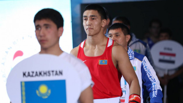 Чемпион мира рассказал о боксере из Казахстана, который "заставил его летать"