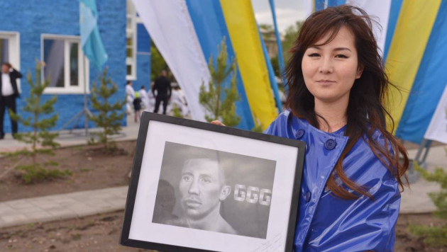 Супруге Головкина повезло с таким мужем - нарисовавшая и вручившая портрет GGG фанатка