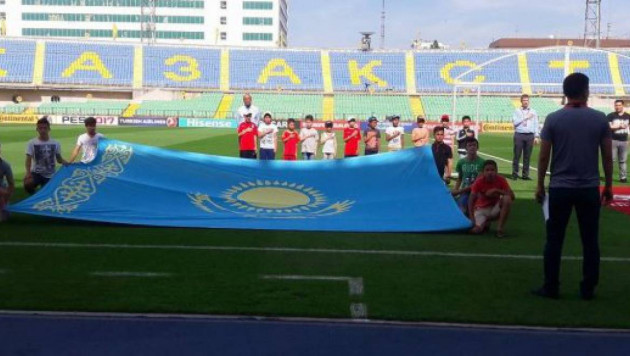 Скандал с детьми разгорелся перед матчем Казахстан - Дания в Алматы