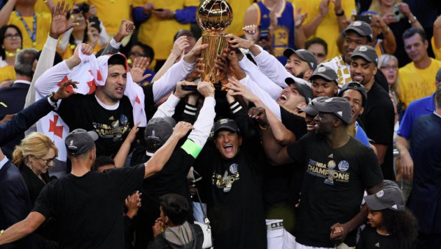 "Голден Стэйт" победил "Кливленд" и стал пятикратным чемпионом НБА