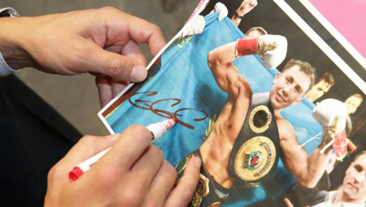 Как автограф Головкина может помочь введенному в кому после тяжелого нокаута американскому боксеру