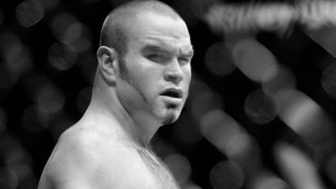 Экс-боец UFC умер после поражения нокаутом в боксерском поединке 