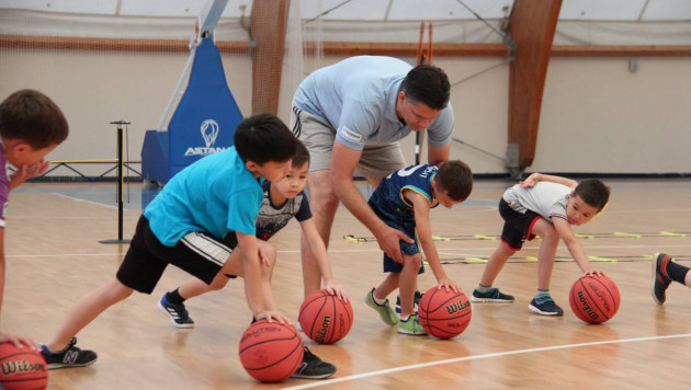 С прицелом на НБА. В Астане запустили детский баскетбольный лагерь по примеру ведущих лиг мира