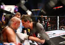 Федор Емельяненко и Александр Мичков. Фото с сайта cageside.ru