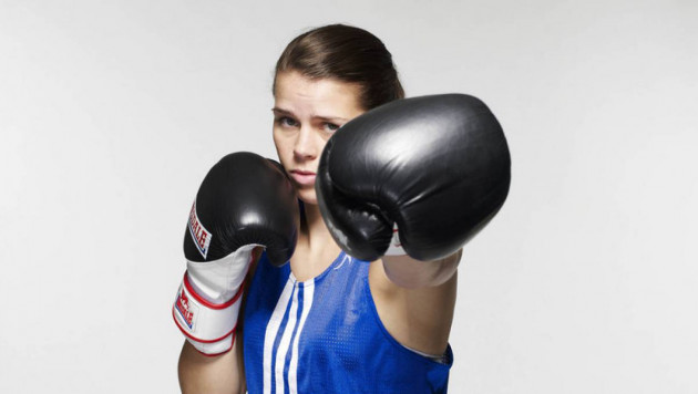 Девушка-боксер по прозвищу "Тихий Убийца" стала первым участником андеркарта Мейвезер - МакГрегор