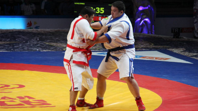Чемпионы "Казахстан Барысы" Нугымаров и Рыскул вышли во второй круг финала в Астане