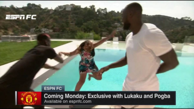 Поль Погба подшутил над журналисткой ESPN и столкнул ее в бассейн