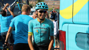 "Никто не видит того, что творится за камерой". Казахстанец Кожатаев рассказал о своем дебюте на "Тур де Франс"