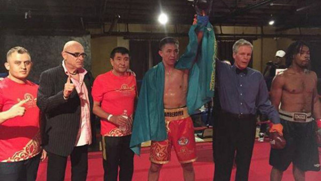 Два казахстанских боксера отправили в нокаут американцев в дебютных боях на профи-ринге в США